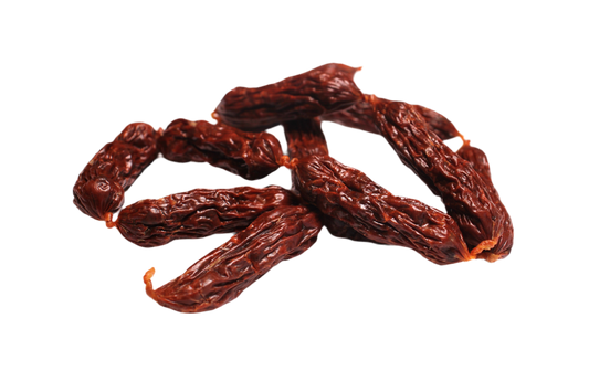 Gedroogde snackworstjes met kip voor honden van circa 7 tot 9 cm, makkelijk te breken en ideaal als trainingsbeloning.