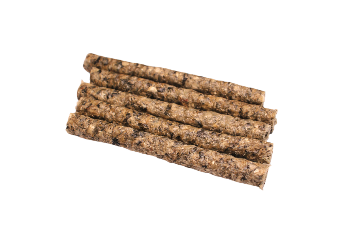 Kabeljauwsticks voor honden van circa 14 cm, een natuurlijke vissnack met ruwe structuur en omega 3 vetzuren.