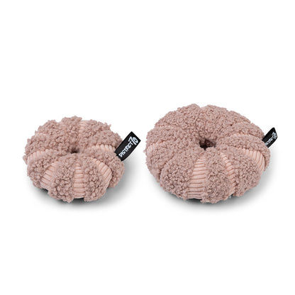 Snuffelring Daisy voor honden van zachte ribstof en teddy, geschikt voor het verstoppen van snacks en mentale uitdaging.