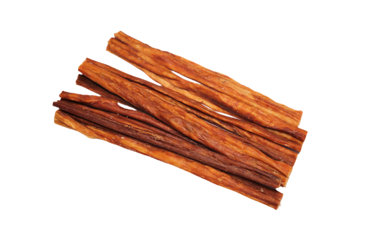 Varkensspaghetti voor honden van gedroogd varkensvlees, lange dunne slierten geschikt als natuurlijke snack of beloning.