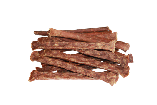 Vleessticks paard voor honden van puur paardenvlees, stevig van structuur en makkelijk in stukjes te breken als beloning.