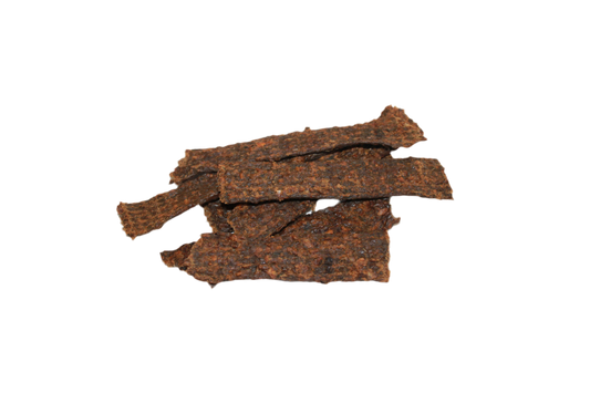 Zachte vleesstrips van 100% vis voor honden, makkelijk in stukjes te breken en geschikt als beloning voor kleine honden en senioren.